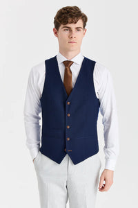 Terno Mark Stone com colete azul-marinho Mayfair contrastante.