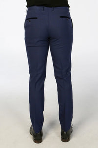 Mark - Terno masculino azul-marinho de três peças com estampa xadrez e corte sob medida.