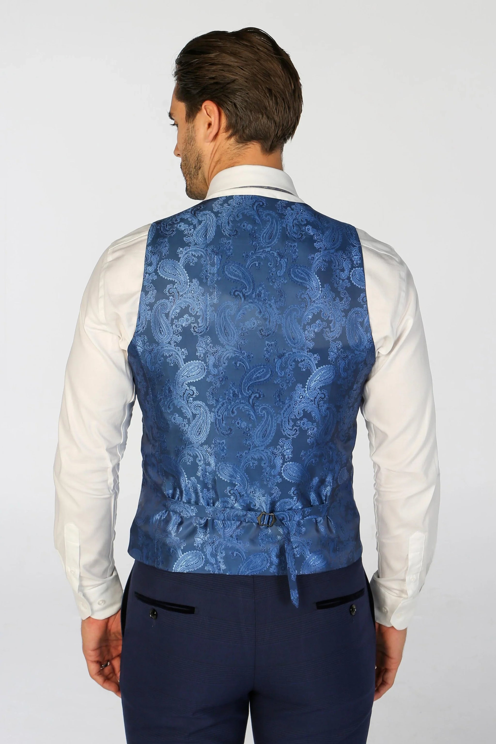Colete masculino Mark, azul marinho xadrez, corte sob medida.