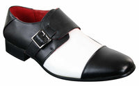 Sapatos sociais masculinos de couro, com fivela e design italiano, nas cores preto e branco.