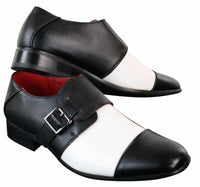 Sapatos sociais masculinos de couro, com fivela e design italiano, nas cores preto e branco.