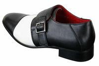 Sapatos sociais masculinos de couro, com fivela e design italiano, nas cores preto e branco.