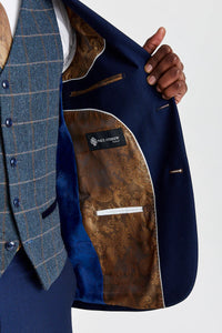 Terno Mayfair azul-marinho texturizado com colete Harris em tweed contrastante azul-marinho.