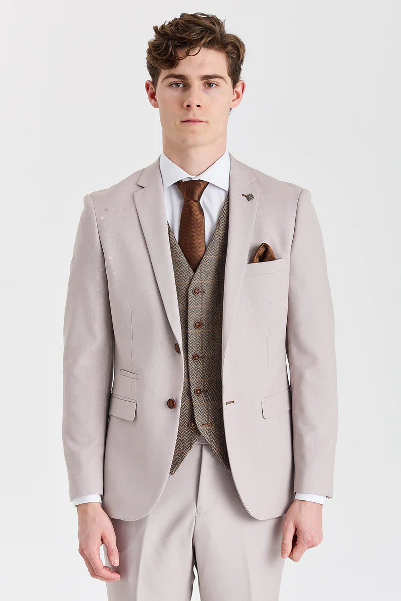 Terno Mayfair Stone com textura e colete Harris Brown Tweed.