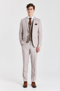 Terno Mayfair Stone com textura e colete Harris Brown Tweed.