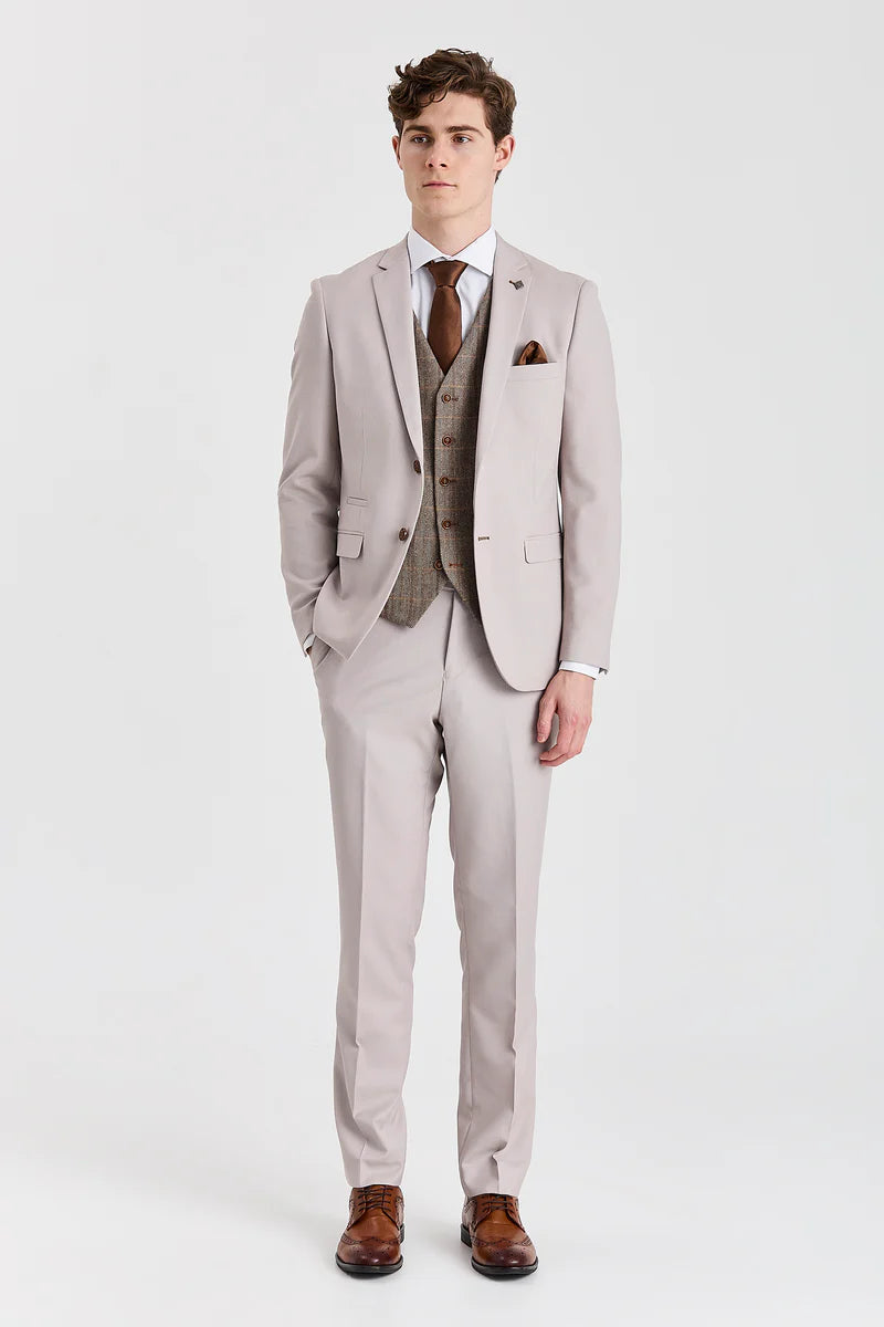 Terno Mayfair Stone com textura e colete Harris Brown Tweed.