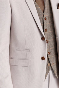 Terno Mayfair Stone com textura e colete Harris Brown Tweed.