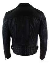 Jaqueta masculina de couro legítimo com zíper cruzado, preta, corte ajustado, estilo retrô casual.