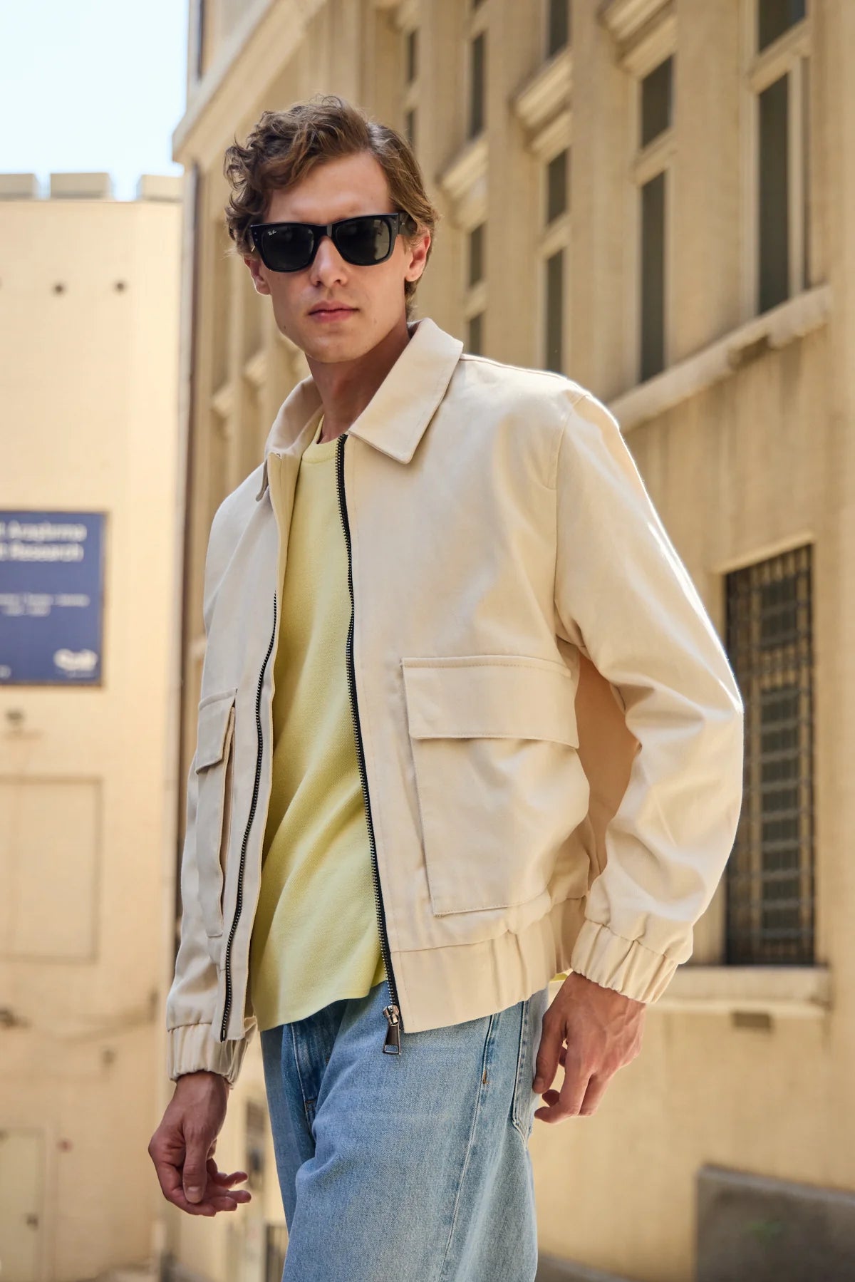 Jaqueta Bomber Utilitária Masculina Bege Leve Acolchoada com Zíper