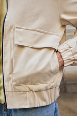 Jaqueta Bomber Utilitária Masculina Bege Leve Acolchoada com Zíper