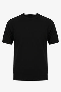Camiseta masculina preta clássica de malha, manga curta e gola redonda.