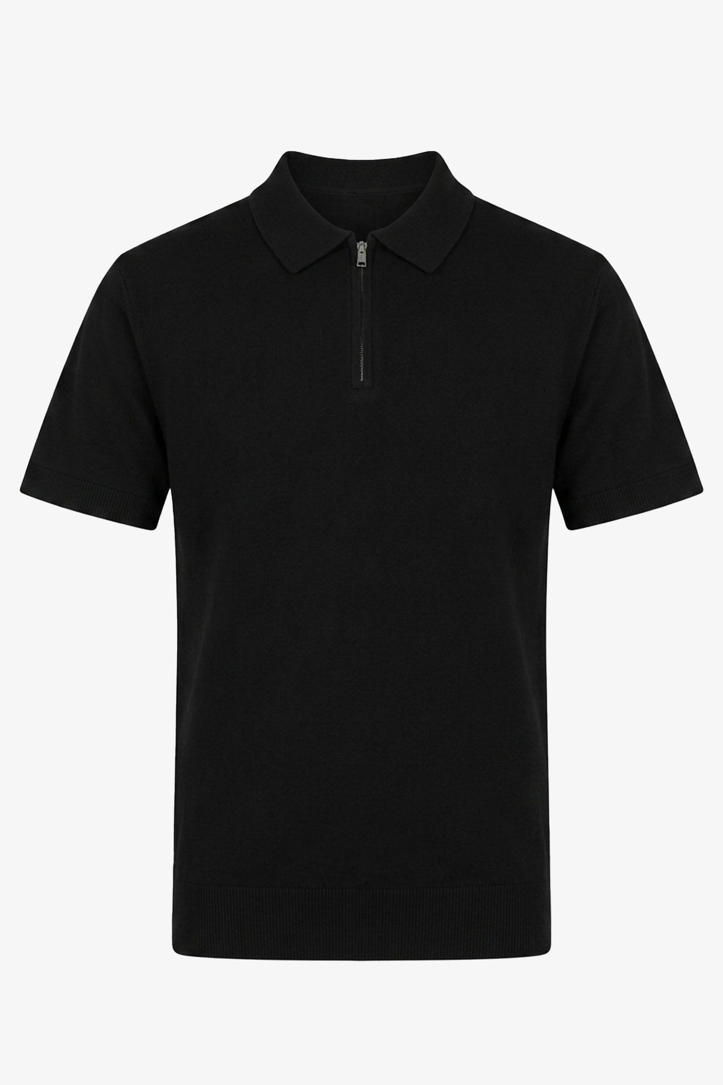 Camisa polo masculina preta de malha com zíper no pescoço e manga curta em tecido macio.