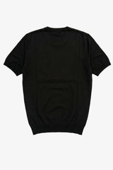 Camiseta masculina preta de malha, modelagem regular, gola redonda e manga curta.