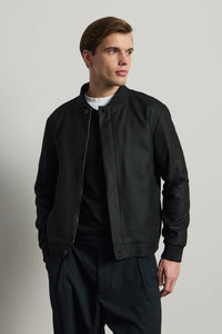 Jaqueta Bomber Masculina Preta Minimalista e Elegante