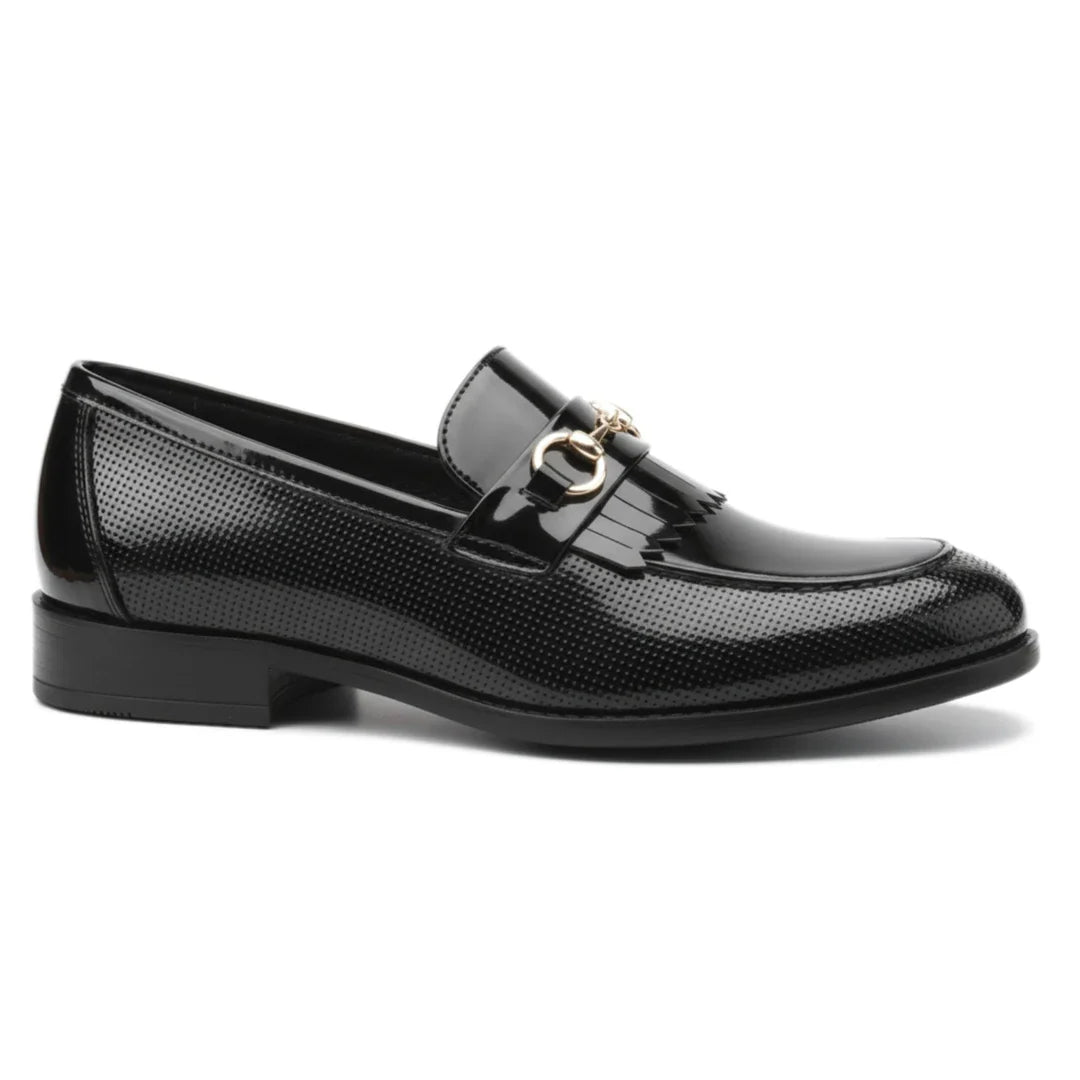Mocassins masculinos pretos de verniz PU