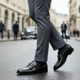 Mocassins masculinos pretos de verniz PU