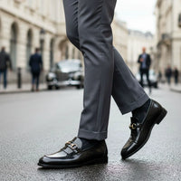 Mocassins masculinos pretos de verniz PU