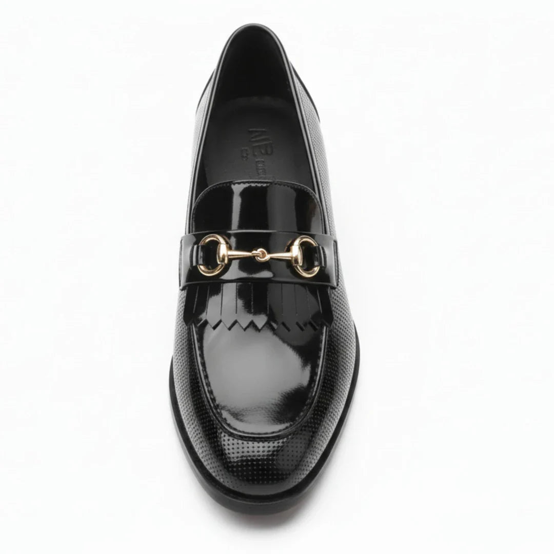 Mocassins masculinos pretos de verniz PU