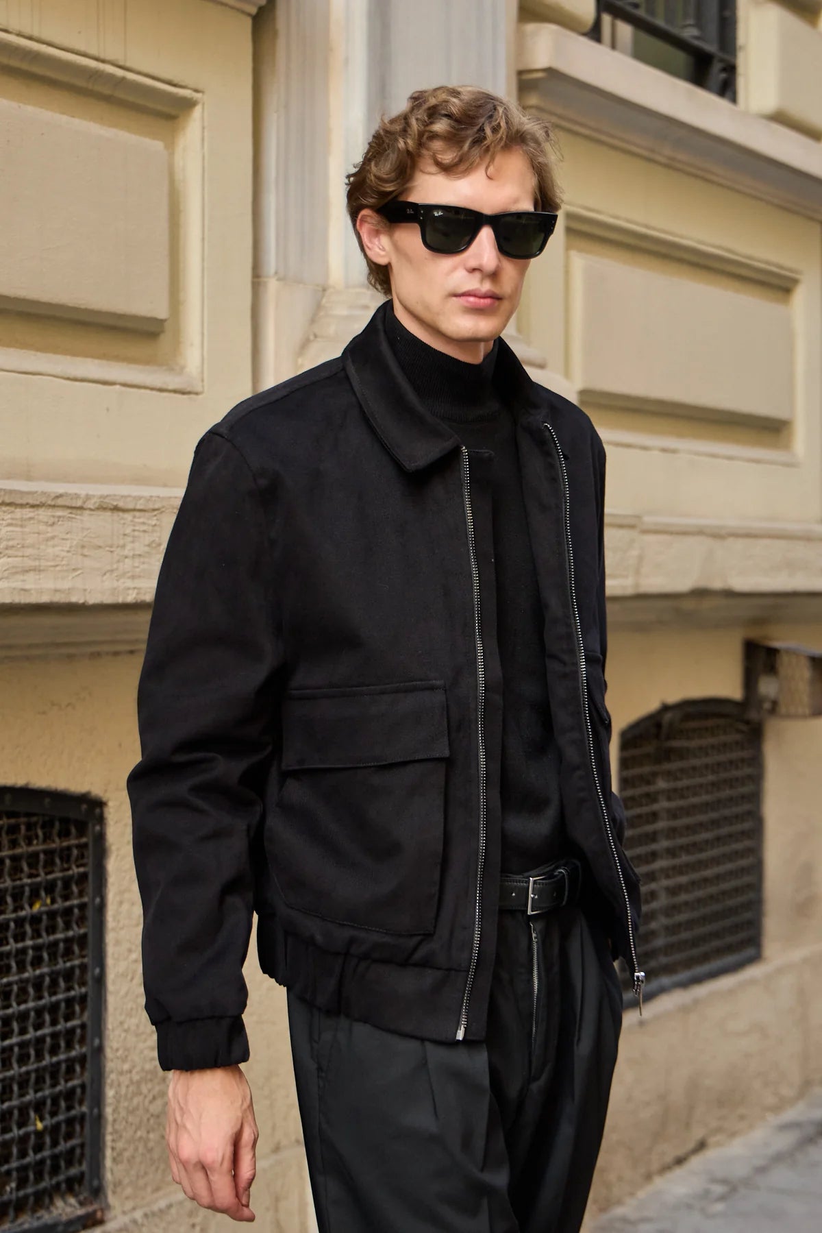 Jaqueta Bomber Masculina Preta Utilitária Leve Acolchoada com Zíper