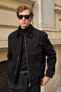 Jaqueta Bomber Masculina Preta Utilitária Leve Acolchoada com Zíper