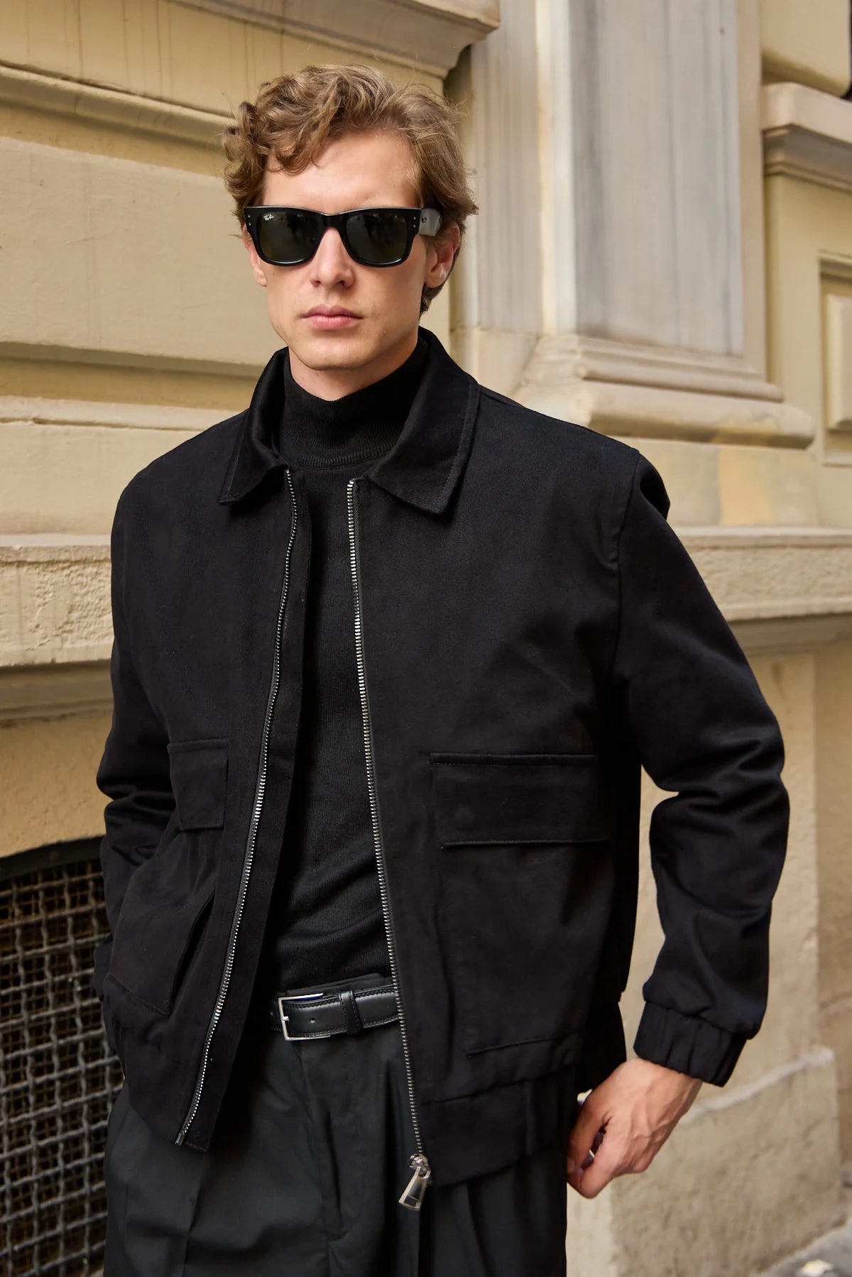 Jaqueta Bomber Masculina Preta Utilitária Leve Acolchoada com Zíper