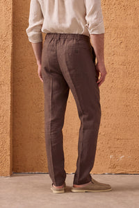 Conjunto masculino de jaqueta de linho preta com zíper e calça marrom, elegante e casual para o verão.