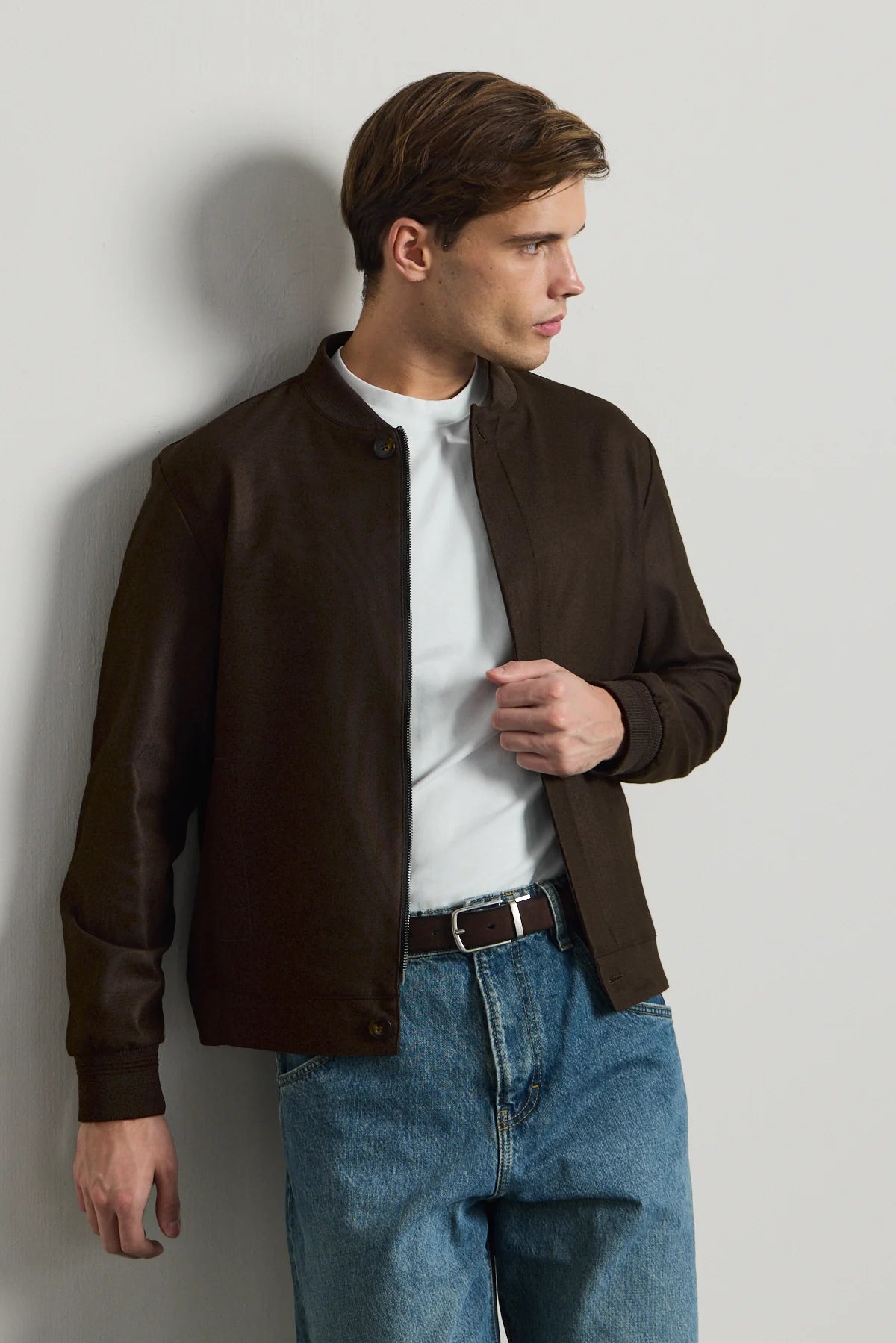 Jaqueta Bomber Masculina Marrom Minimalista e Elegante