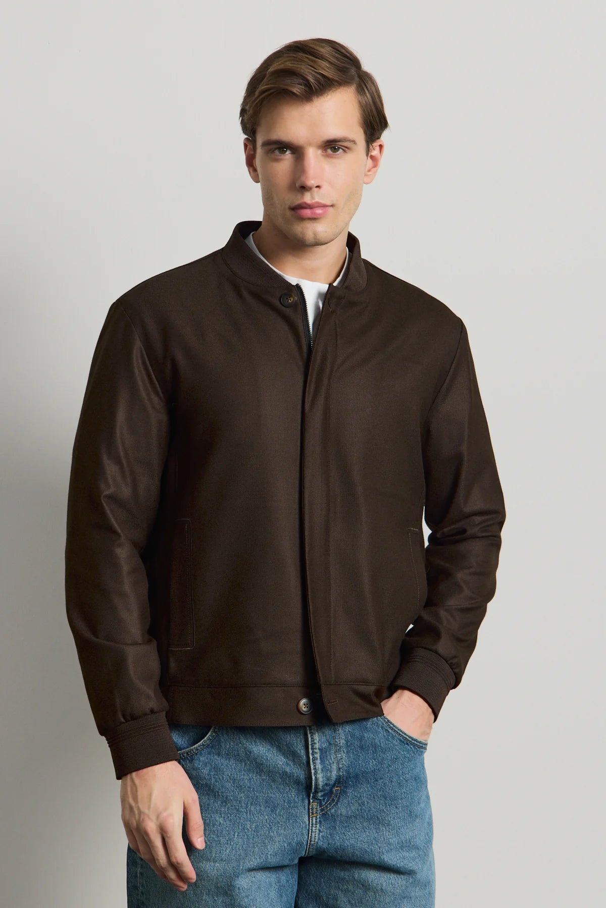 Jaqueta Bomber Masculina Marrom Minimalista e Elegante