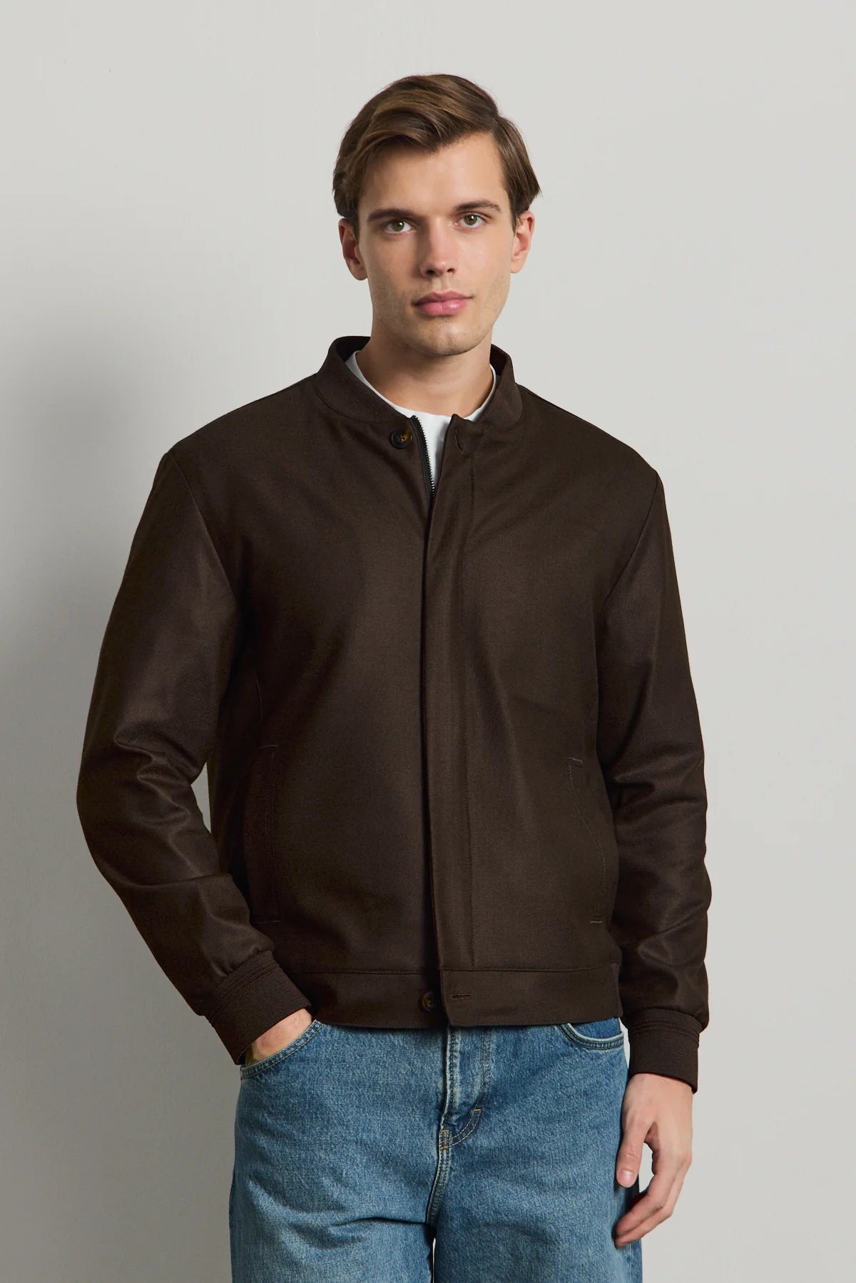 Jaqueta Bomber Masculina Marrom Minimalista e Elegante