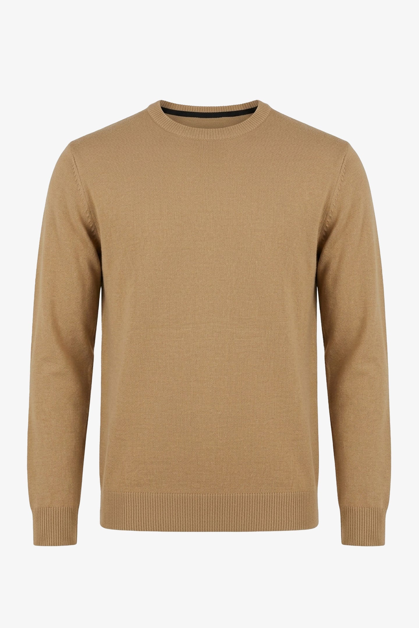 Suéter masculino marrom camelo com gola redonda e modelagem regular em malha.