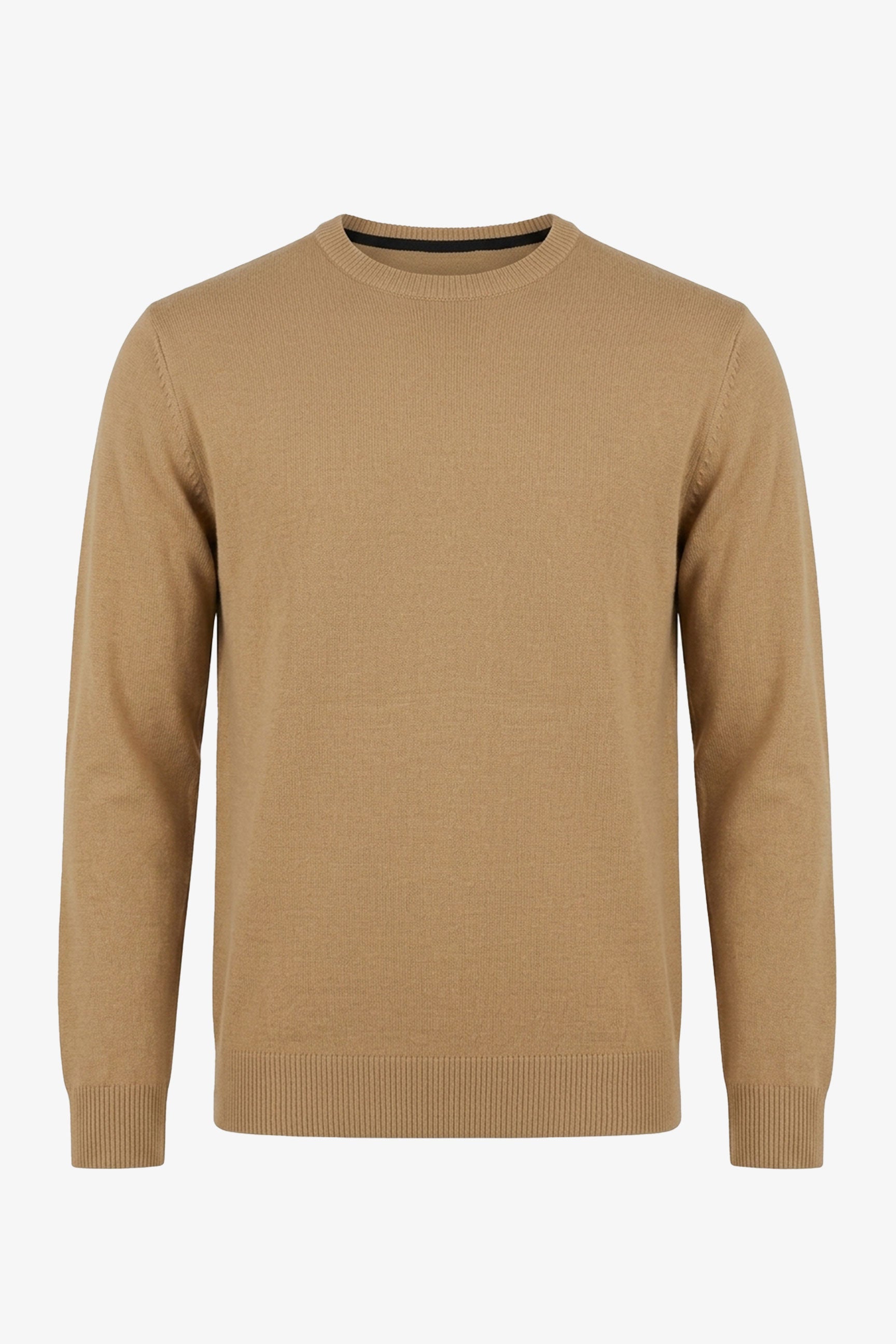 Suéter masculino marrom camelo com gola redonda e modelagem regular em malha.