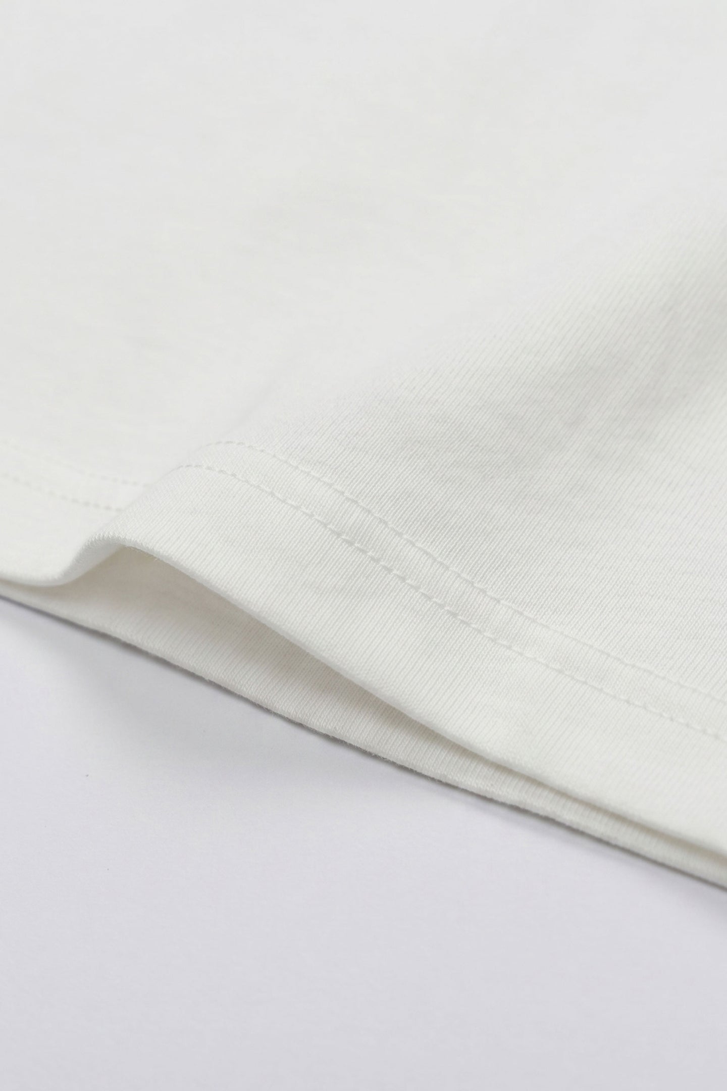 Camiseta masculina clássica de algodão branco-creme