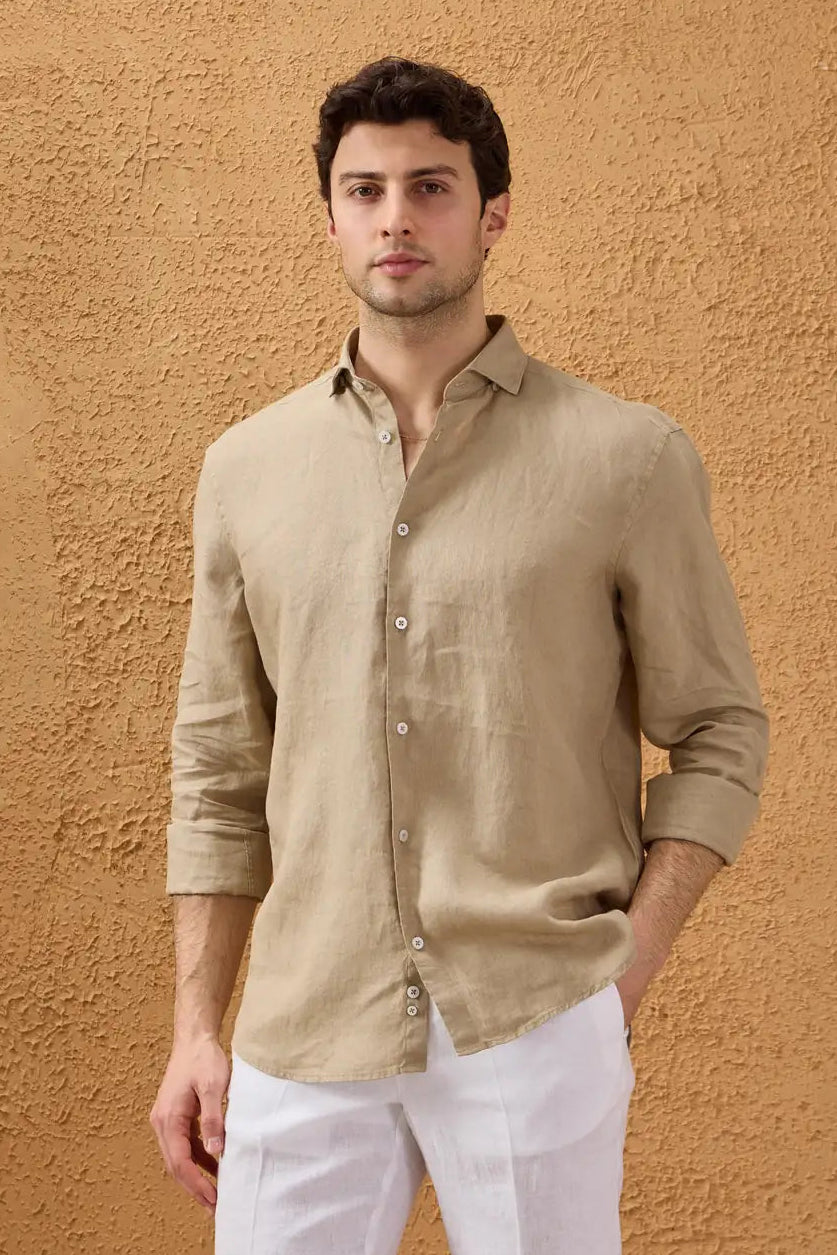 Camisa masculina de linho puro bege escuro, manga comprida, com botões, para o verão.