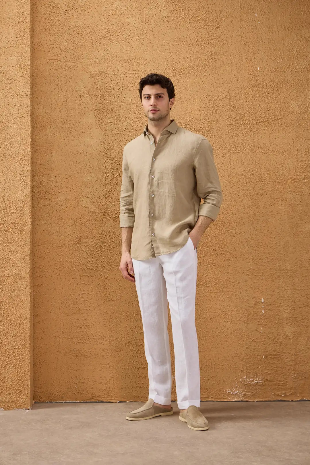 Camisa masculina de linho puro bege escuro, manga comprida, com botões, para o verão.