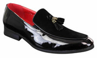 Mocassins masculinos em couro sintético envernizado e camurça