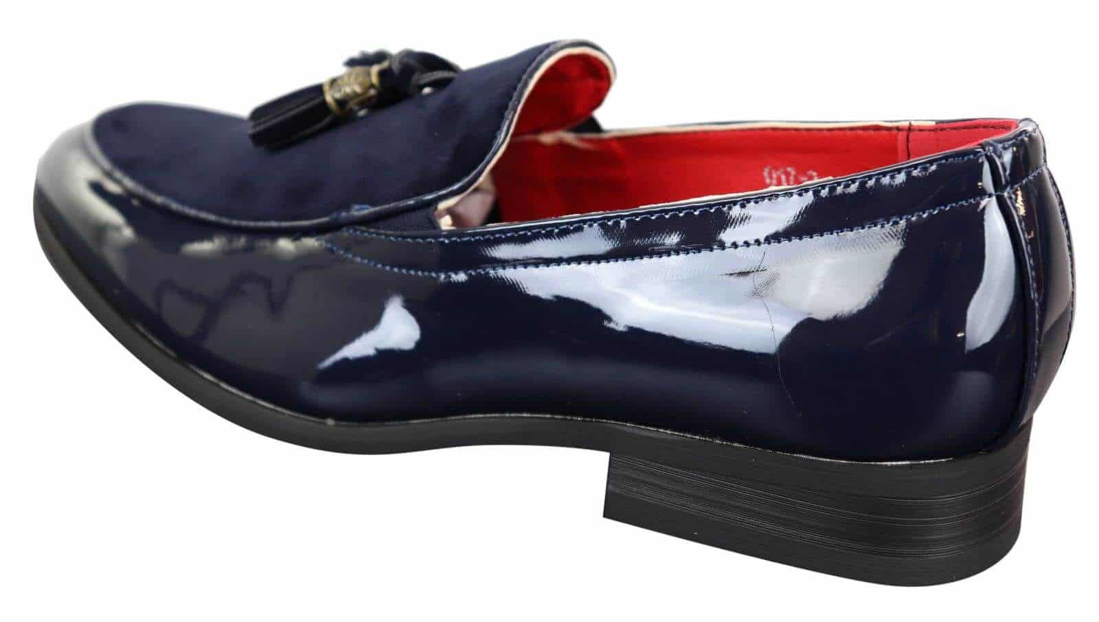 Mocassins masculinos em couro sintético envernizado e camurça
