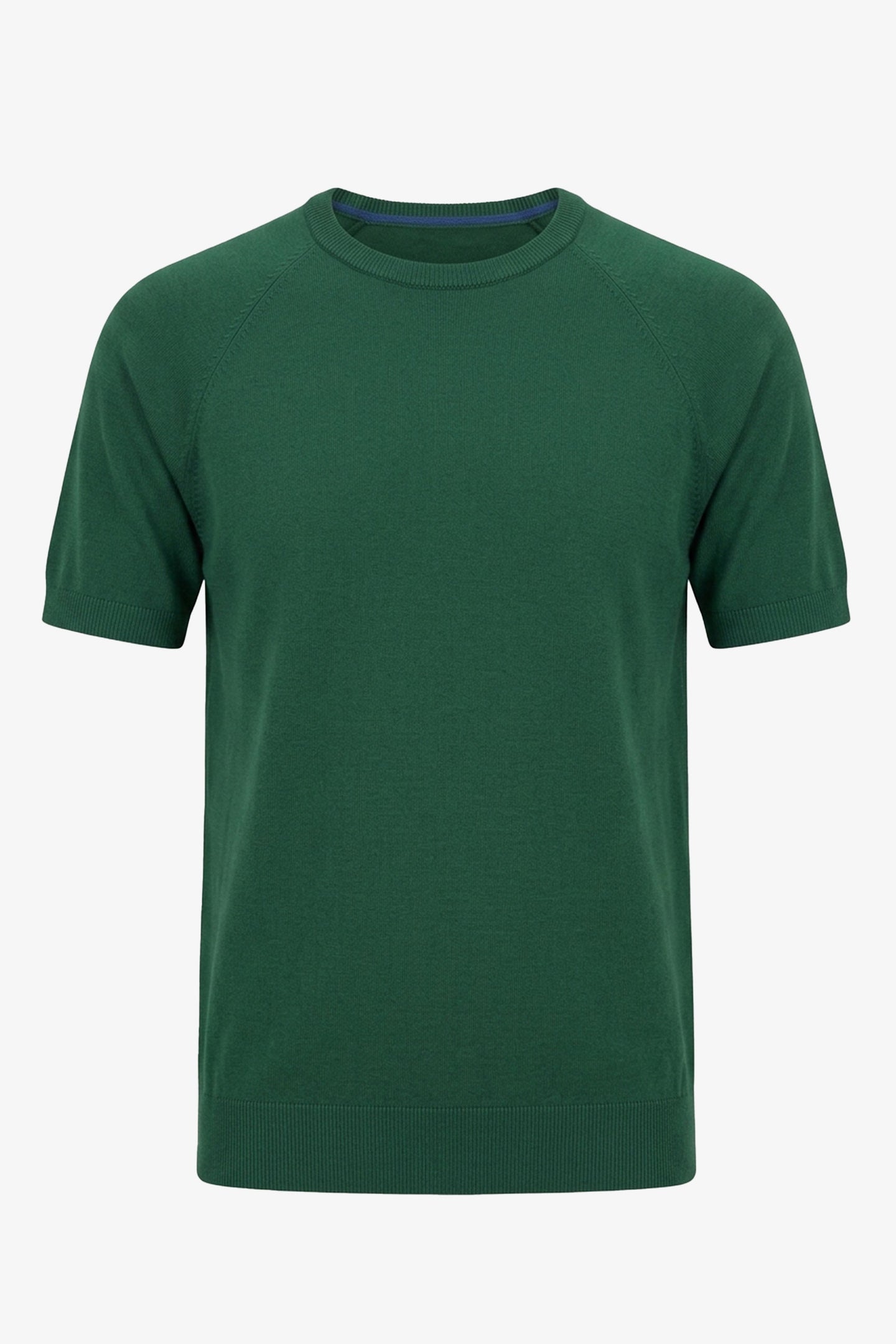 Camiseta masculina clássica verde de malha, manga curta e gola redonda.