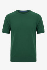 Camiseta masculina clássica verde de malha, manga curta e gola redonda.