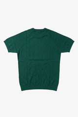 Camiseta masculina clássica verde de malha, manga curta e gola redonda.