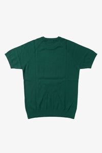 Camiseta masculina clássica verde de malha, manga curta e gola redonda.