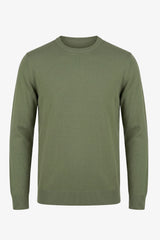 Suéter masculino verde de gola redonda, modelagem regular, em malha.