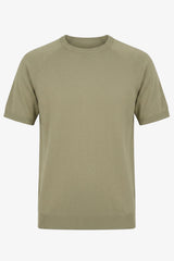 Camiseta masculina clássica de malha cáqui, manga curta e gola redonda.