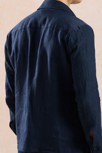 Conjunto masculino de jaqueta de linho azul-marinho com zíper e calça verde-sálvia, elegante e casual para o verão.