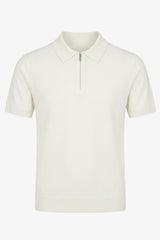 Camisa polo masculina Off White de malha com zíper no pescoço e manga curta em tecido macio.