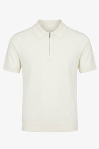 Camisa polo masculina Off White de malha com zíper no pescoço e manga curta em tecido macio.