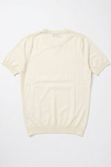 Camiseta masculina Off White de malha, modelagem regular, gola redonda e manga curta.