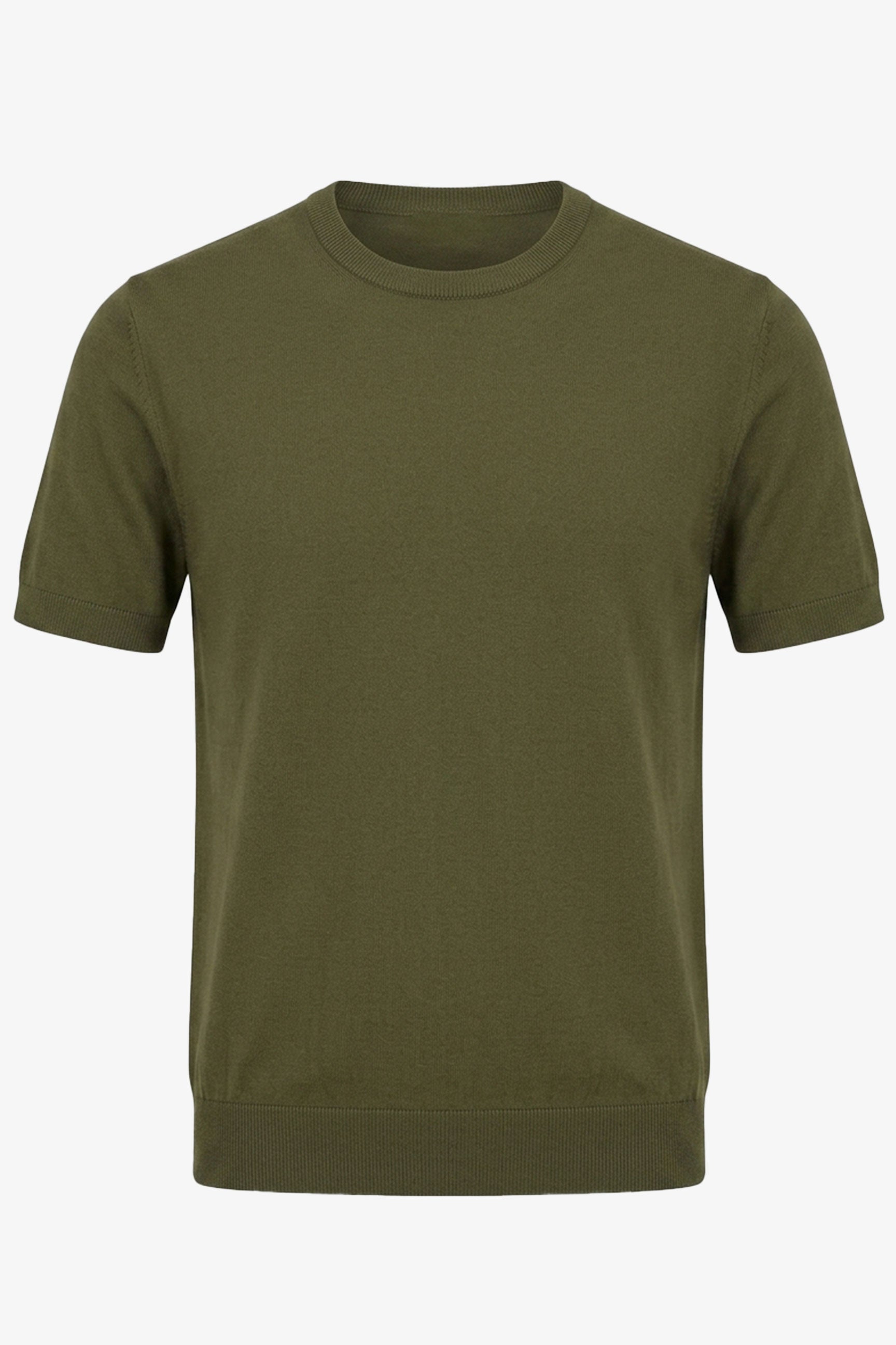 Camiseta masculina de malha verde-oliva, modelagem regular, gola redonda e manga curta.