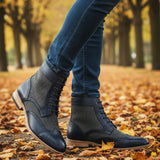 Botas de cano curto estilo brogue com bico de asa para homem