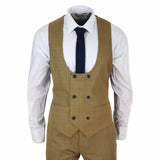 Terno masculino de três peças em tom bege-marrom com colete de abotoamento duplo - Paul Andrew Ford