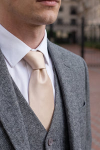 Gravata masculina bege estampada